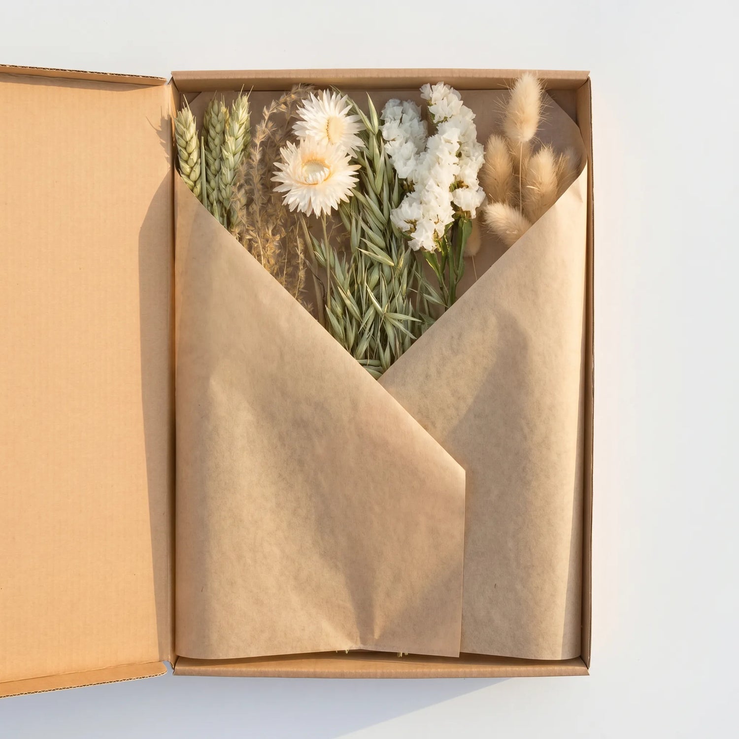 Getrocknete Blumen briefkastentauglich im flachen Karton verpackt
