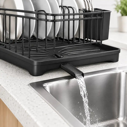 Drehbarer Ausguss der Abtropfschale leitet Wasser in die Spüle