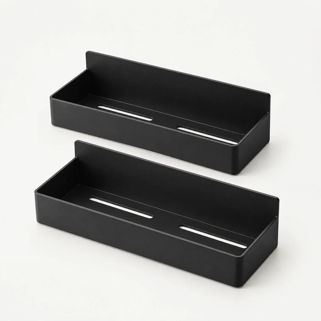 Zwei schwarze magnetische Gewürzregale, Studioaufnahme