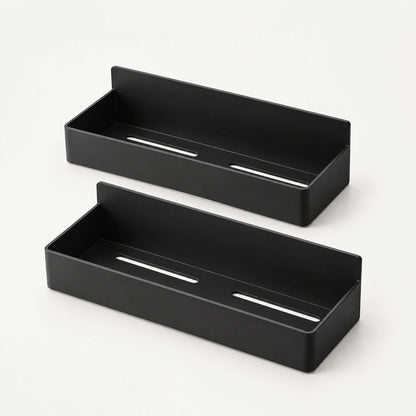 Zwei schwarze magnetische Gewürzregale, Studioaufnahme