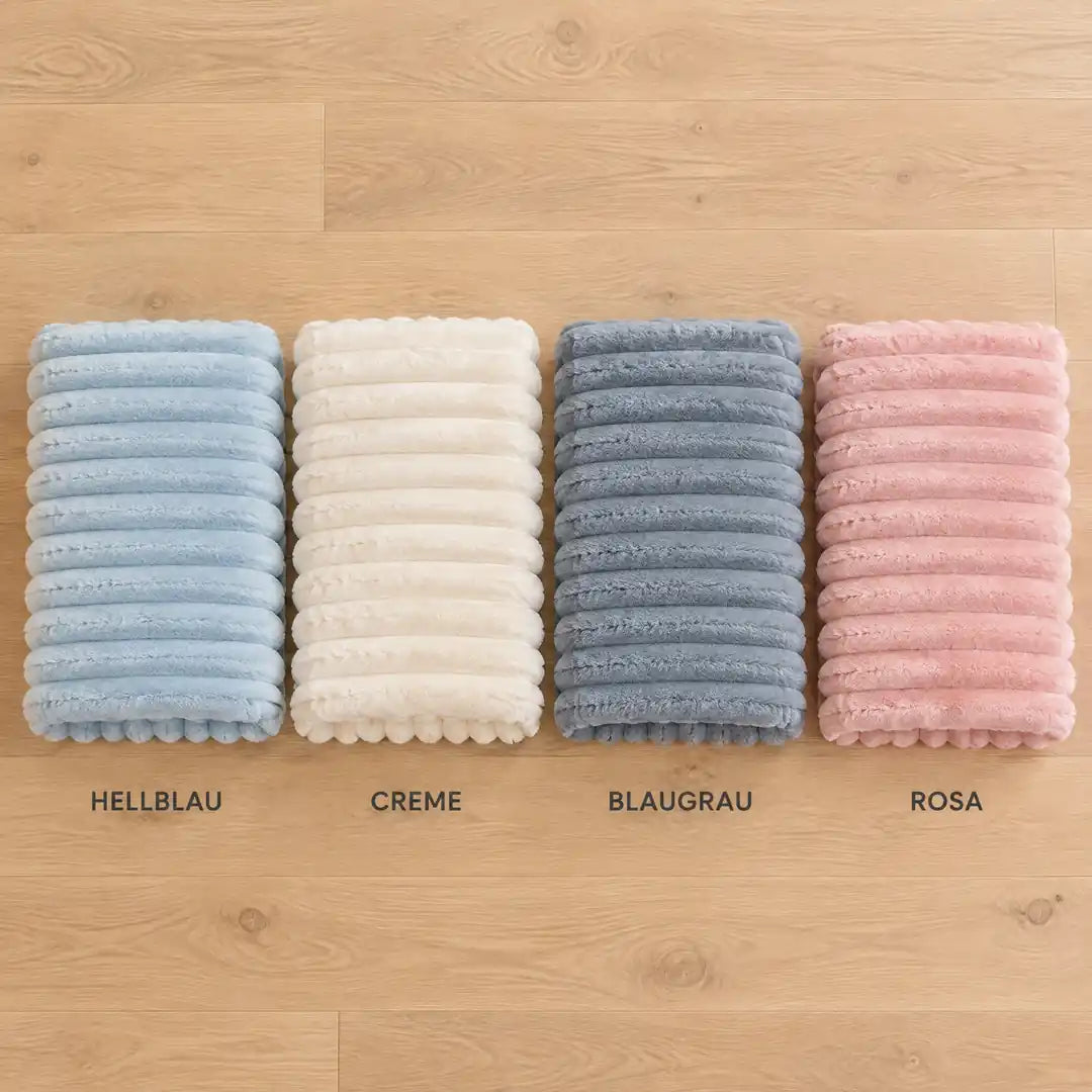 Kuscheldecke in vier Farben: Hellblau, Creme, Blaugrau und Rosa