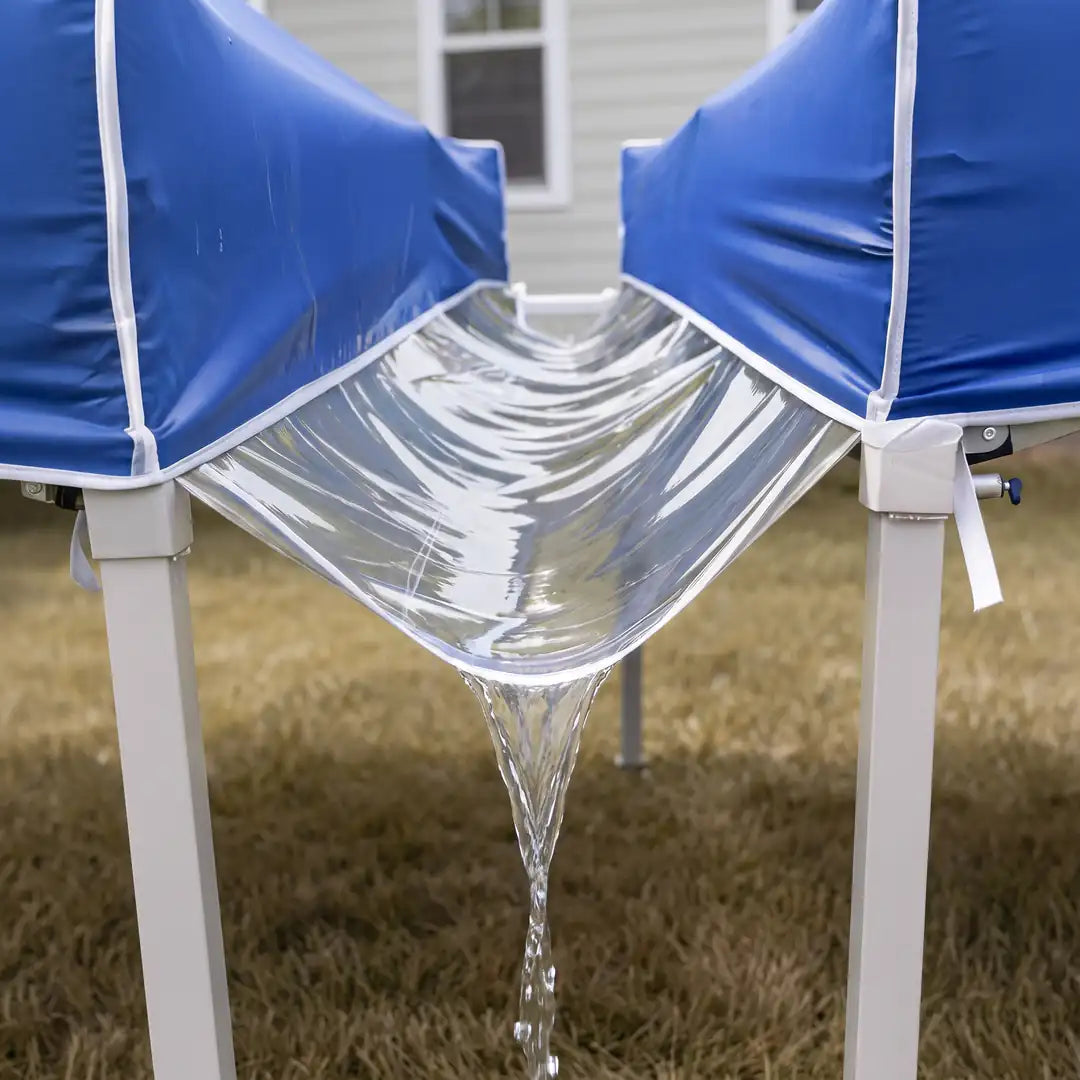 Regen läuft ab statt durch: Wasser wird in der transparenten Rinne zur Seite geführt