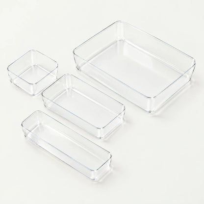 Schreibtisch Organizer: vier transparente Ordnungsboxen in S, M, L und XL auf hellem Hintergrund