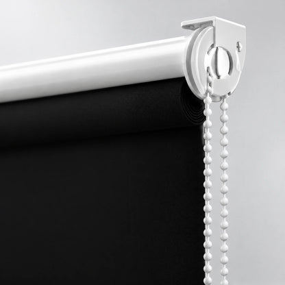Detail der weißen Welle mit Endkappe und Bedienkette